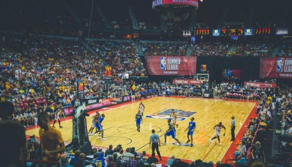 爱游戏平台-快乐骑行日，家庭运动乐趣无限延续，骑友们骑行快乐