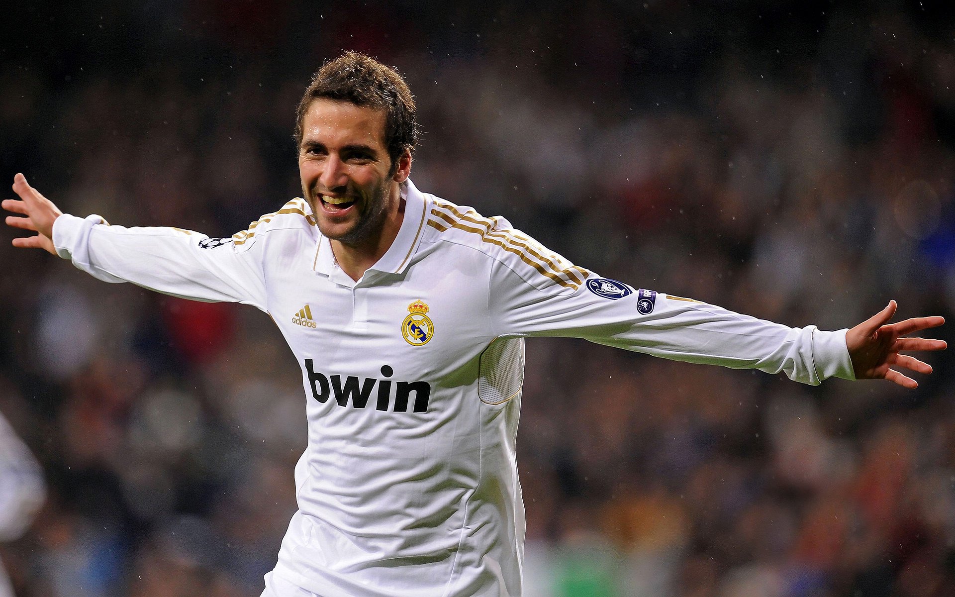 【比赛策略】如何平衡攻防，实现胜利最大化？，史上最佳攻防平衡足球阵容